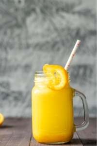 banana orange and raspberry smoothie